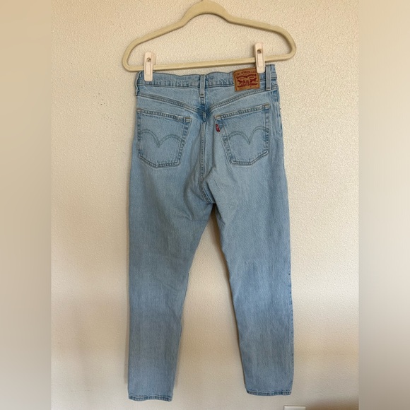 Levi’s 28x32 - Picture 2 of 3